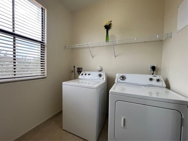 Building Photo - 9165 SW 36th Mnr