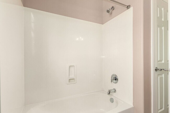 Building Photo - 15204 W Westview Dr