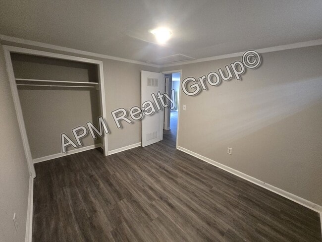 Building Photo - Renovated apartment in downtown Columbia - 50% OFF FIRST MONTH!