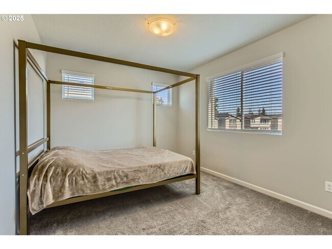 Building Photo - Modern Comfort in Happy Valley – 3BD/2.5BA...