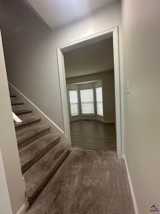Building Photo - 282 Northridge Dr