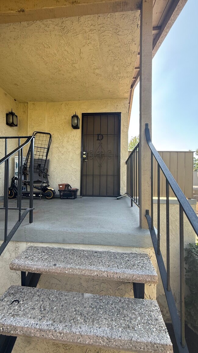 Building Photo - 2240 Franzen Ave