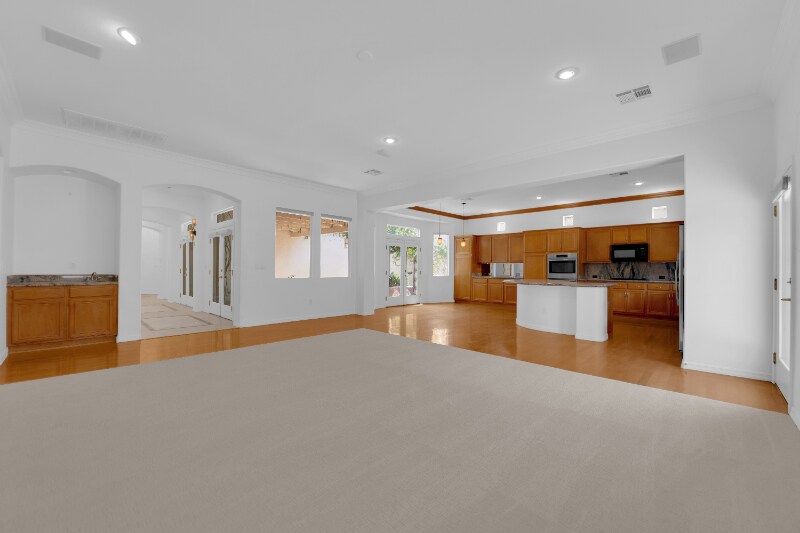 Building Photo - 10390 Stanberry Ave