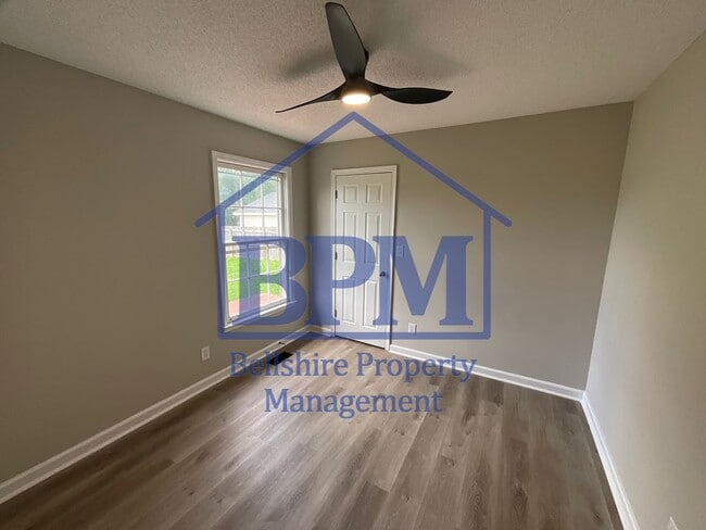 Building Photo - Completely Renovated 3 Bed, 2 Bath Home in...