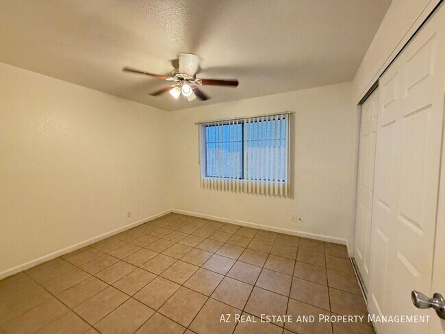 Building Photo - 1620 E Cambridge Ave