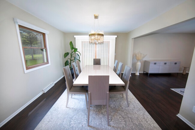 Building Photo - 10234 N La Cresta Dr