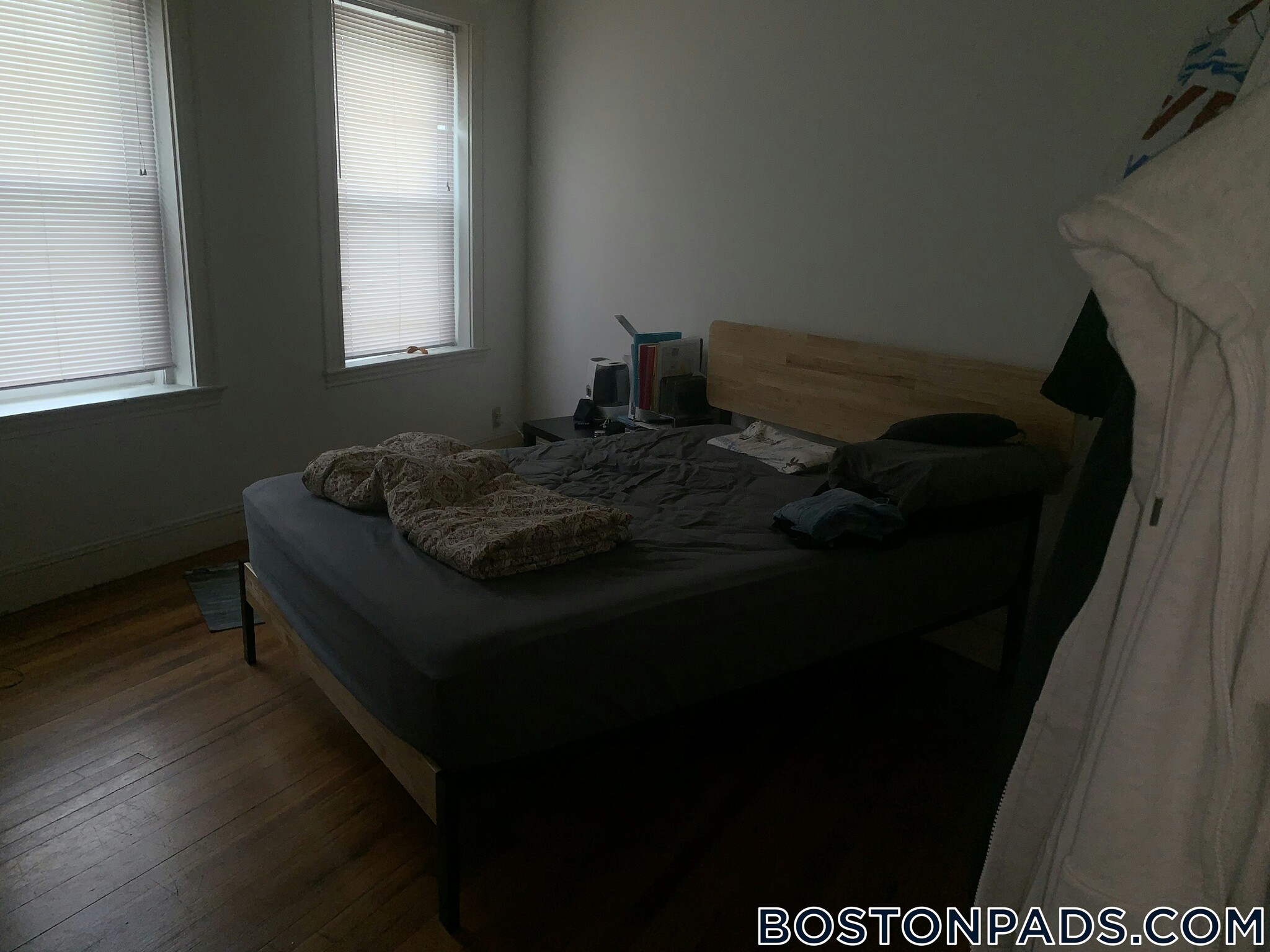 Building Photo - 143 Park Dr