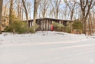 Building Photo - 33 White Birch Dr