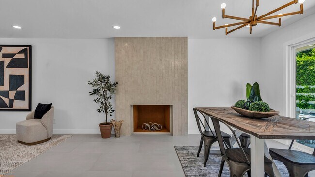 Building Photo - 1111 S San Joaquin Dr