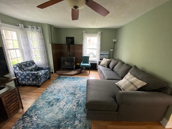 Building Photo - 74 Moore Ave