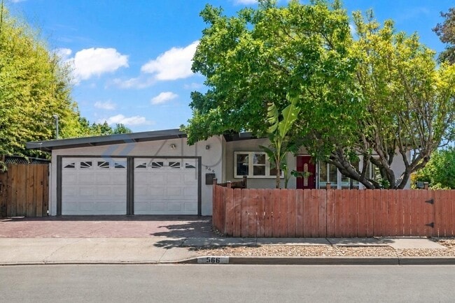 Building Photo - 566 Beechmont Ln