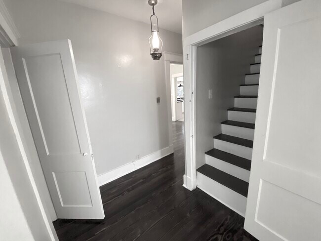 Building Photo - 1263 Agnes Pl