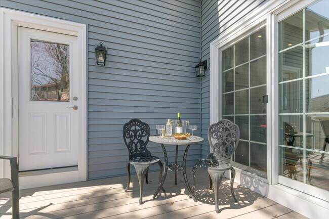 Building Photo - 17 Cedar Terrace