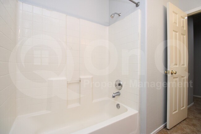 Building Photo - 5406 W Ian Dr