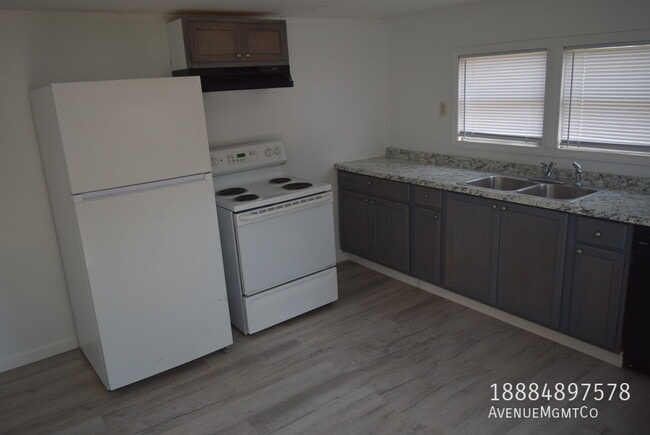 Building Photo - 715 23rd St NW
