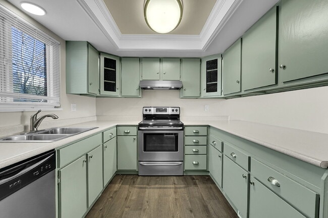 Building Photo - $1,940.95 - 3 Bed, 2 Bath Townhome In Co Springs with In Unit Laundry and Central AC!