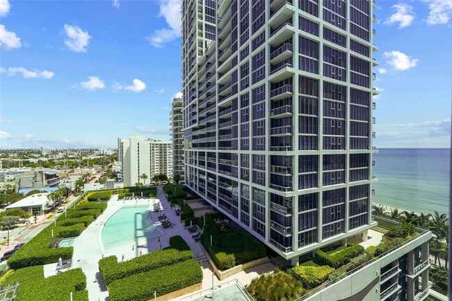 Building Photo - 6801 Collins Ave