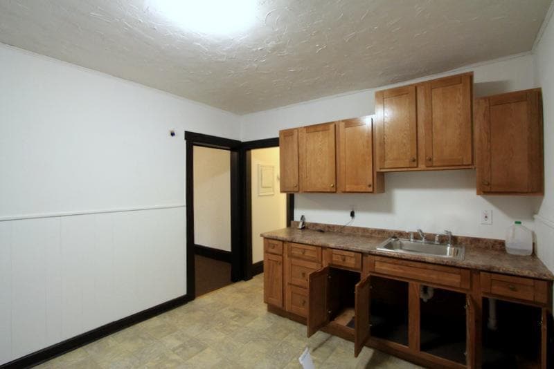 Building Photo - 53 Hinckley St