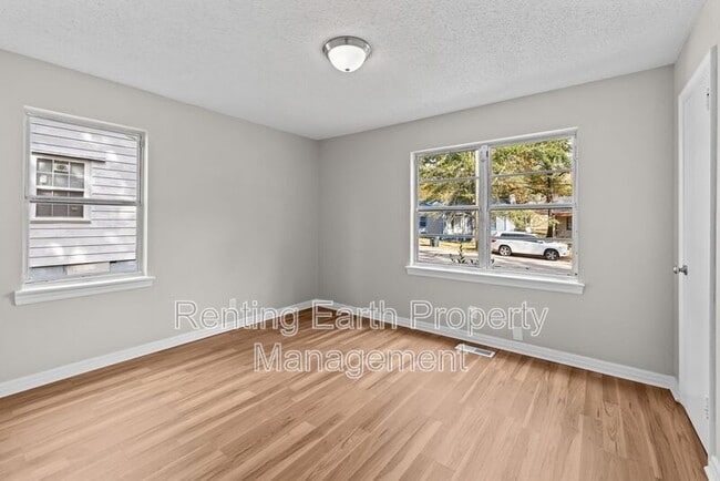 Building Photo - 7404 Paris Ave