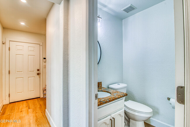 Building Photo - 6205 Brisa Del Mar Dr
