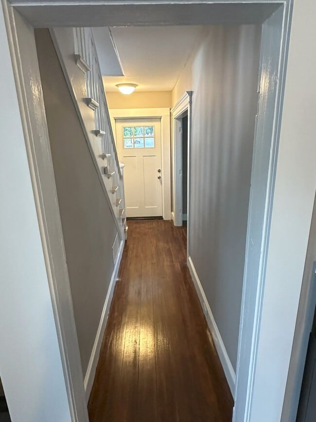 Building Photo - Fully Remodeled 3 Bedroom Single Family Home