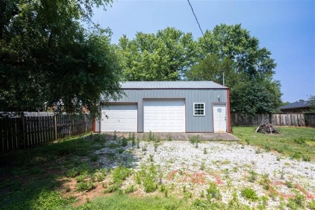 Building Photo - 292 Plum Springs Rd