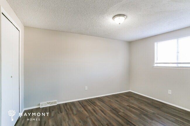 Building Photo - 2897 Falcon Bridge Dr
