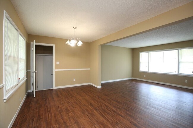 Building Photo - You’ll Love the Layout & Luxury Touches in...