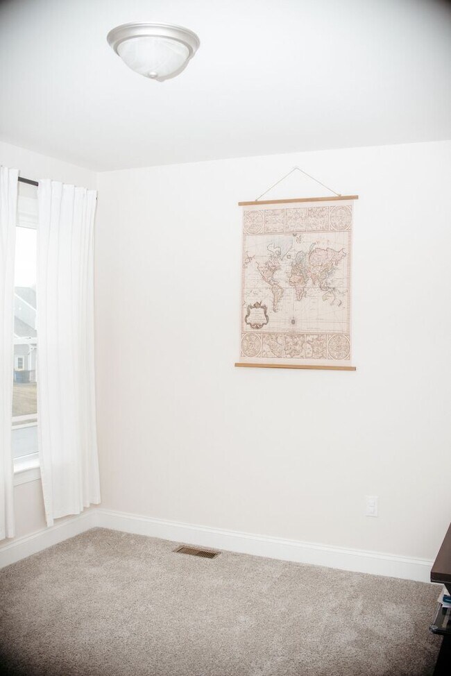 Building Photo - 220 Callie Dr