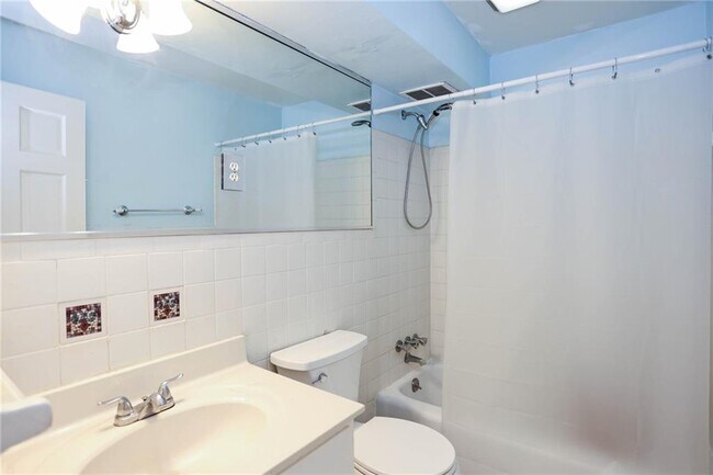Building Photo - 115 Biscayne Dr NW