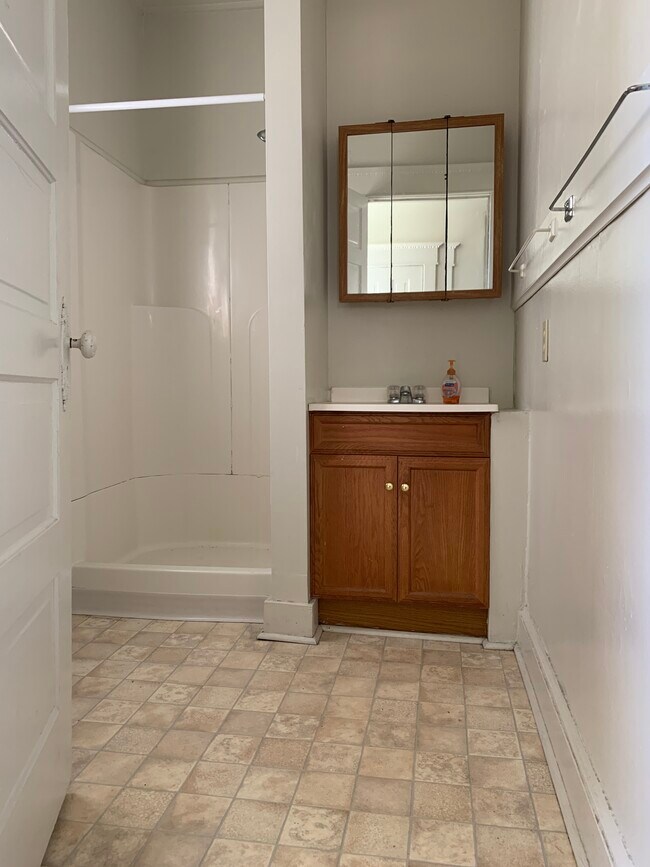 Building Photo - 1302 4th St