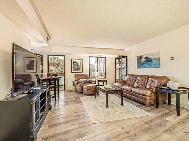 Building Photo - 400 20th Ave N