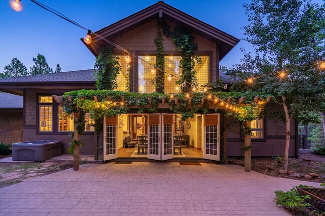 Building Photo - 4955 Hidden Hollow Rd