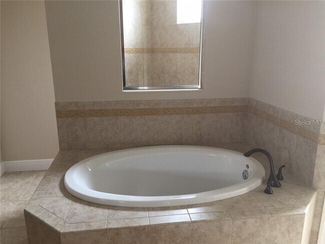 Building Photo - 5570 Rock Dove Dr
