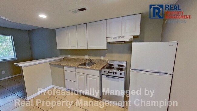 Building Photo - Upper Level 1 BD/1 BA Condo Near UNCW