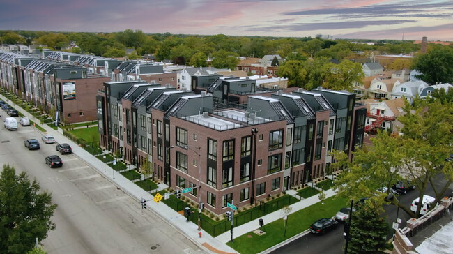 Building Photo - 4210 W Belmont Ave