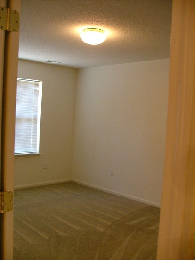 Building Photo - 101 Springwood Ln