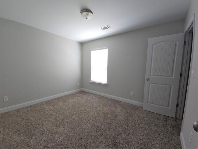 Building Photo - 2138 Kinsale Ave