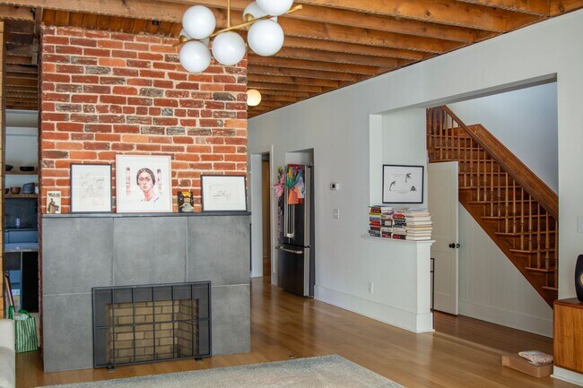 Building Photo - 413 Ridge St