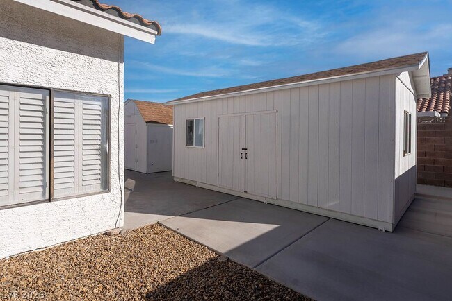 Building Photo - 7045 Sawtooth Dr