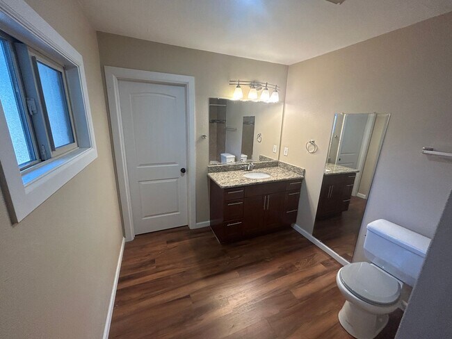 Building Photo - 3 Bed, 2 bath Rambler Home w/utilities included in Skyway, $3,135/mo.