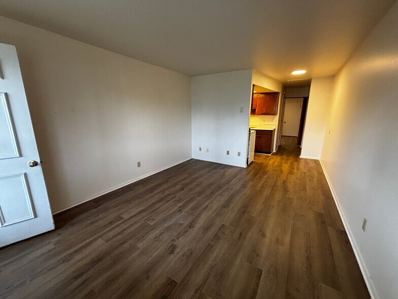 Building Photo - 23 Diplomat Dr