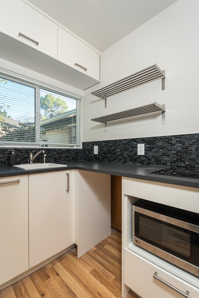 Building Photo - 3251 Vickers Dr