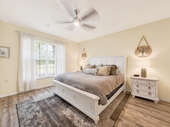 Building Photo - 3-bedroom condo available in Flamingo Fairways II