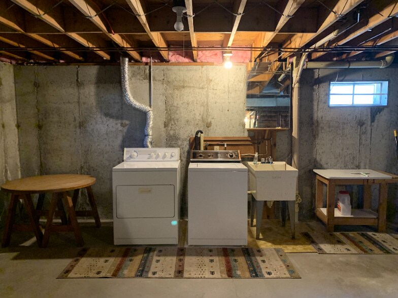 Building Photo - 14 Ferncrest Dr