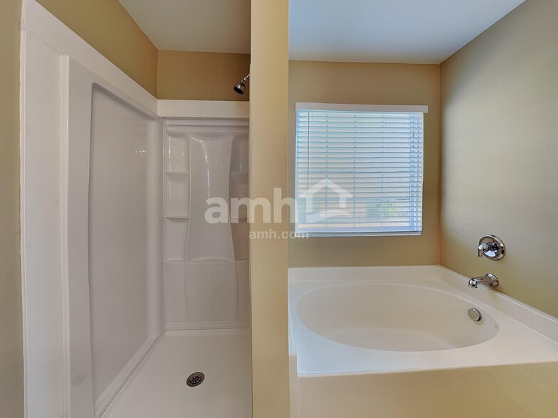 Building Photo - 3417 Colossae Ct