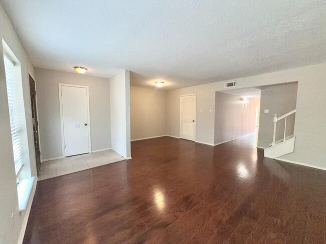 Building Photo - 12959 Trail Hollow Dr