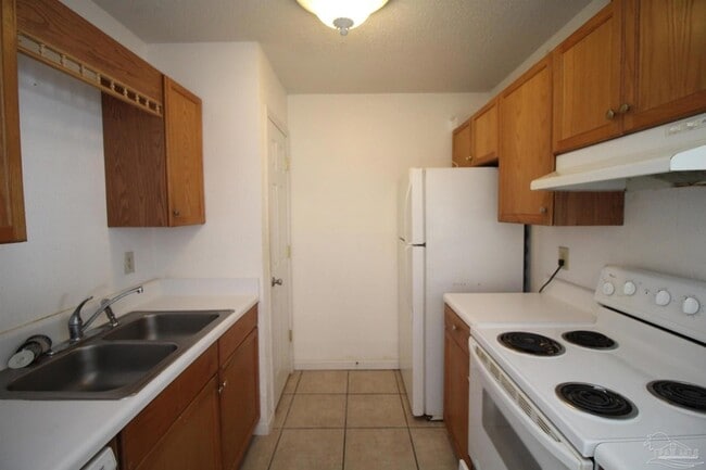 Building Photo - 3352 Green Briar Cir