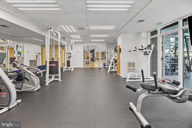 Building Photo - 100 Harborview Dr