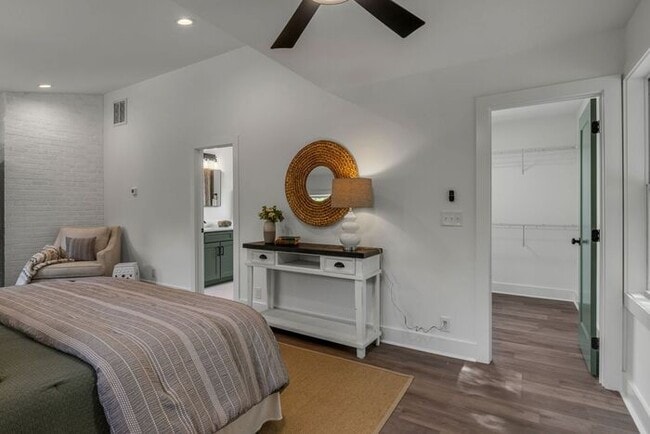 Building Photo - Secluded Remodeled Madison House